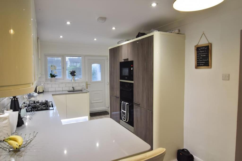 Mikes At Menai - Stylish & Spacious 3 Bed House In Menai Bridge. Exterior photo