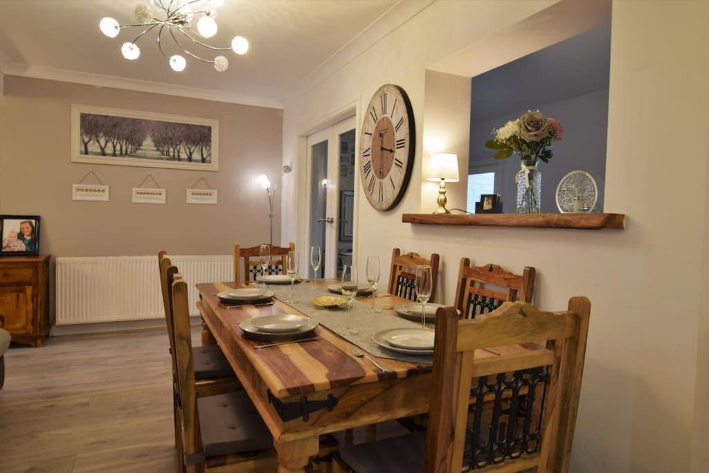 Mikes At Menai - Stylish & Spacious 3 Bed House In Menai Bridge. Exterior photo